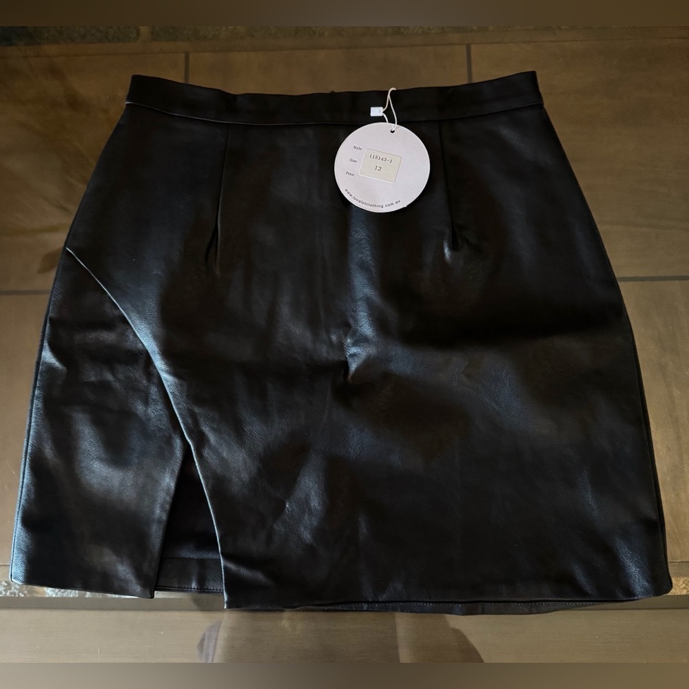 Luwalot Black Faux Leather Mini Skirt Size 8 NWT